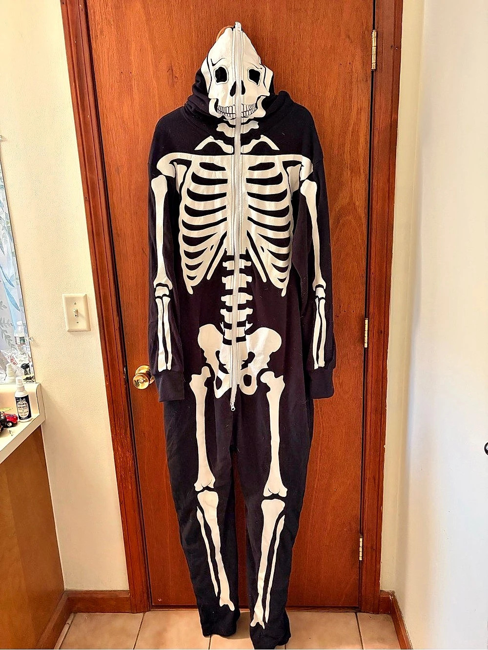 Glow in the dark Black and white skeleton onesie with hood, Size: Men’s XL